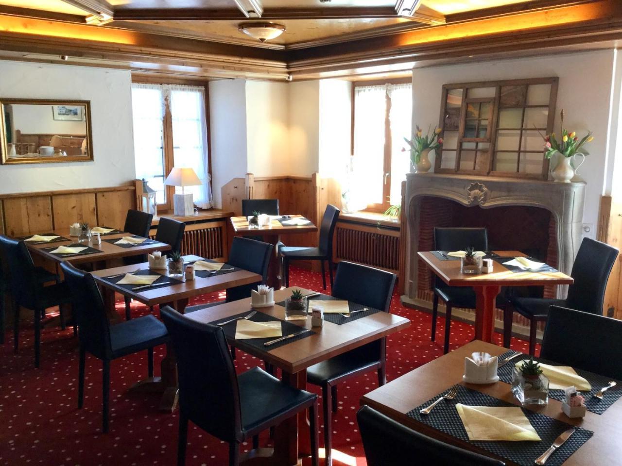 Hotel Zum Kreuz Suhr Buitenkant foto