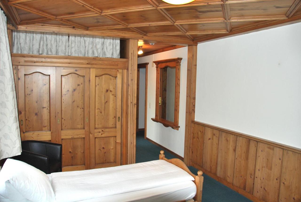 Hotel Zum Kreuz Suhr Buitenkant foto