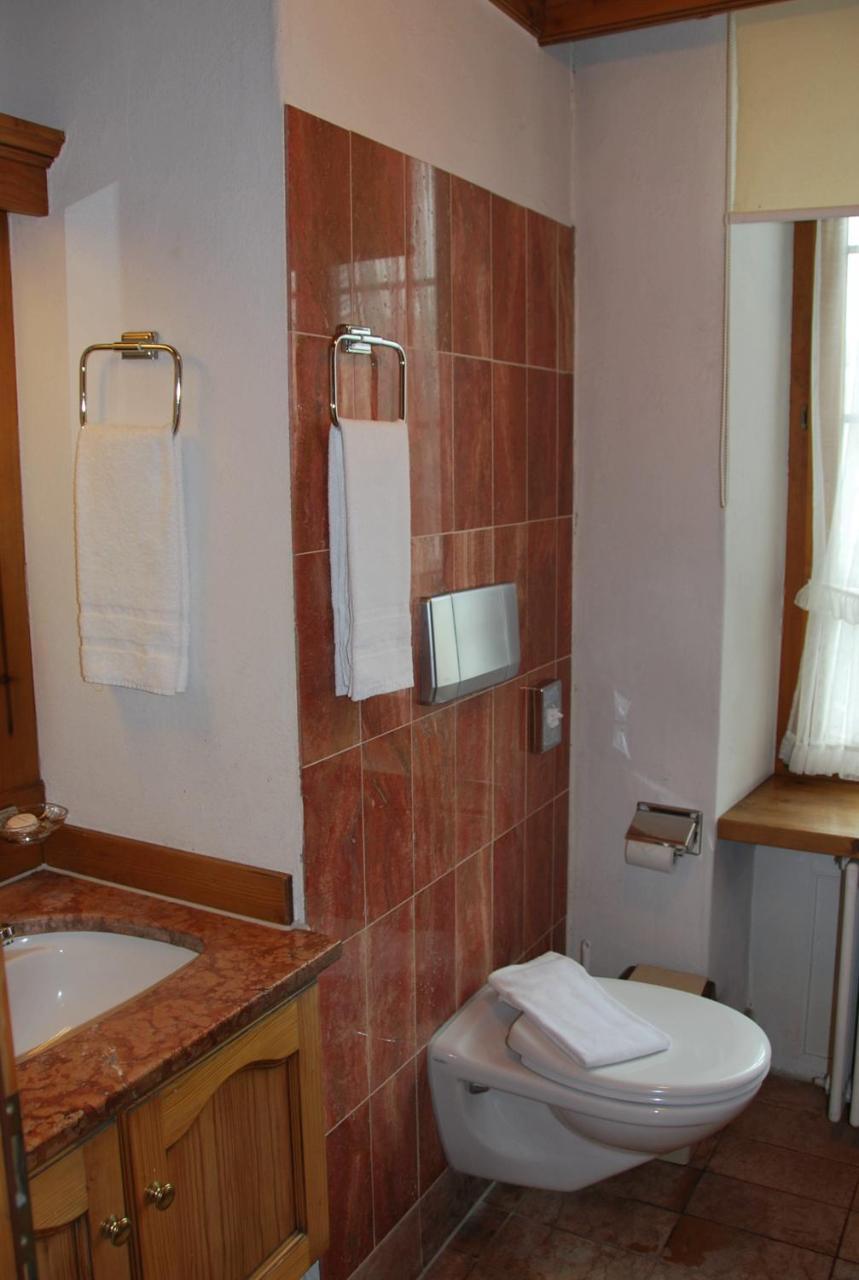 Hotel Zum Kreuz Suhr Buitenkant foto