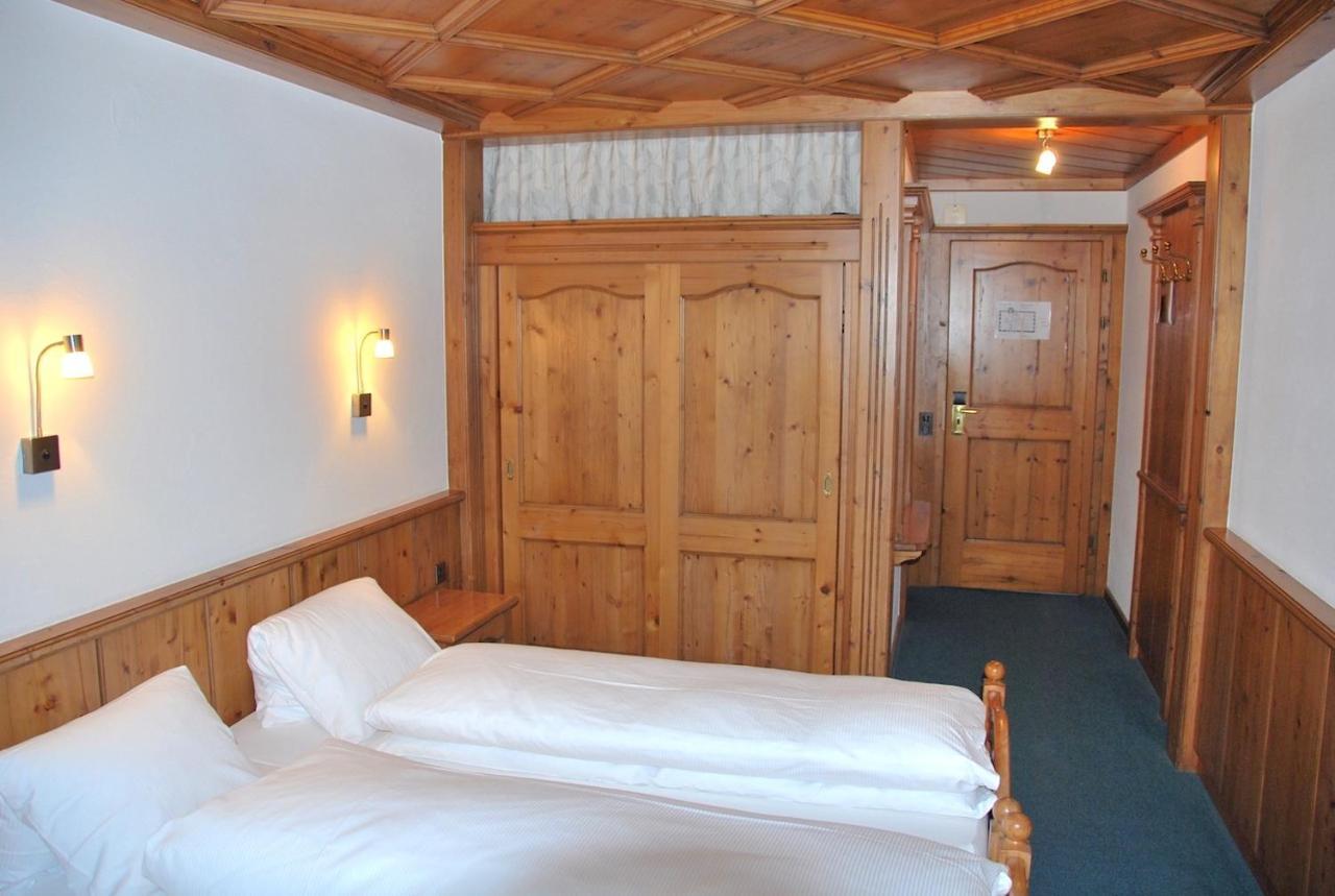 Hotel Zum Kreuz Suhr Buitenkant foto