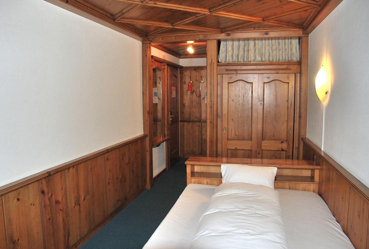 Hotel Zum Kreuz Suhr Buitenkant foto