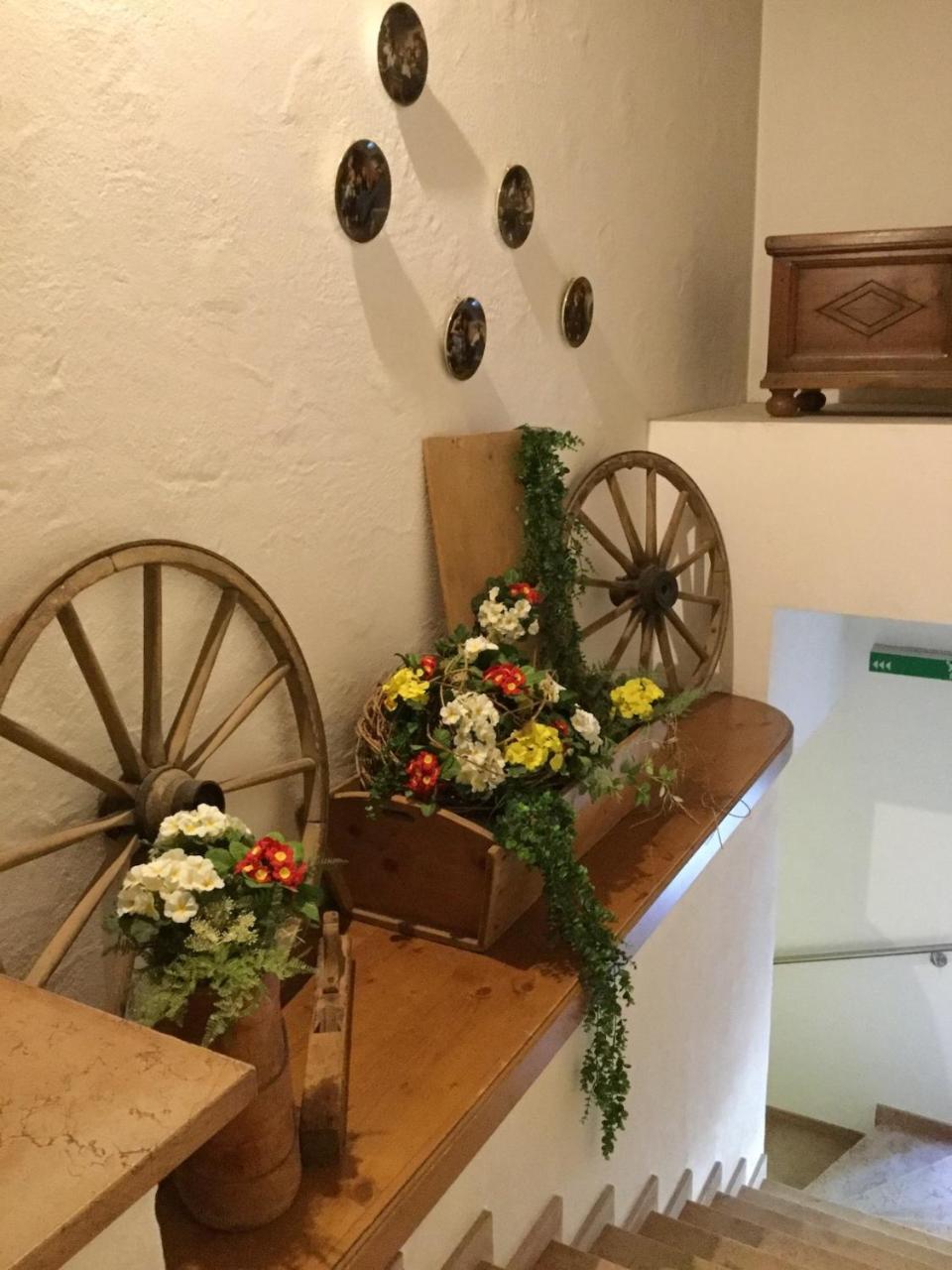 Hotel Zum Kreuz Suhr Buitenkant foto