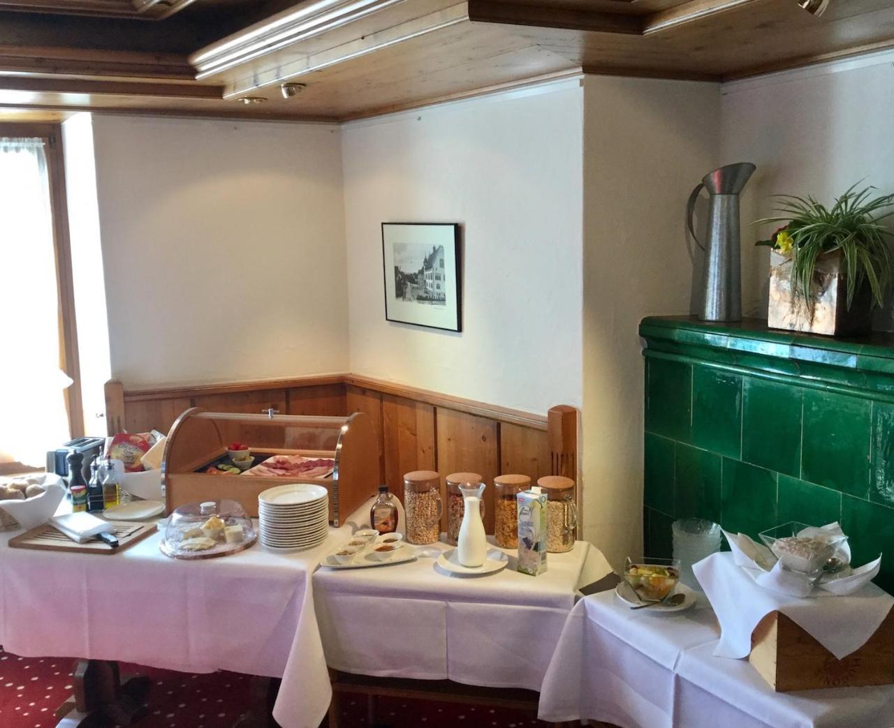 Hotel Zum Kreuz Suhr Buitenkant foto