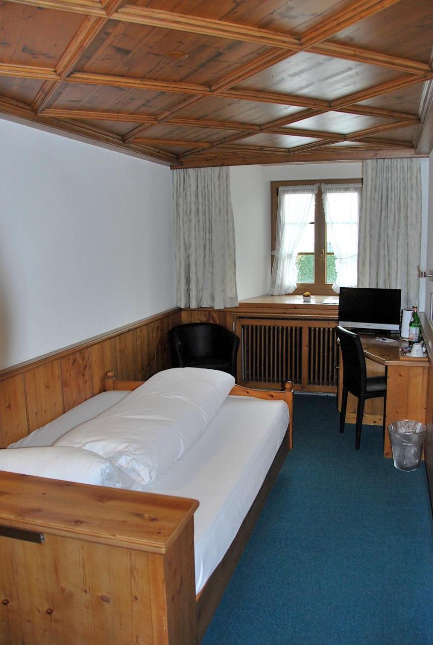 Hotel Zum Kreuz Suhr Buitenkant foto